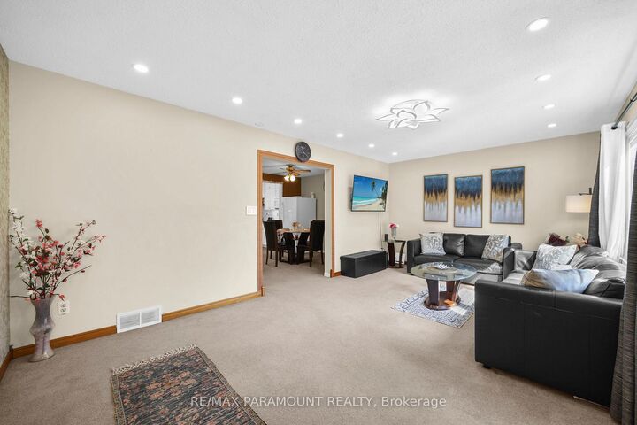 Property Photo: 85 Albright Road 4 ON L8K 6H1
