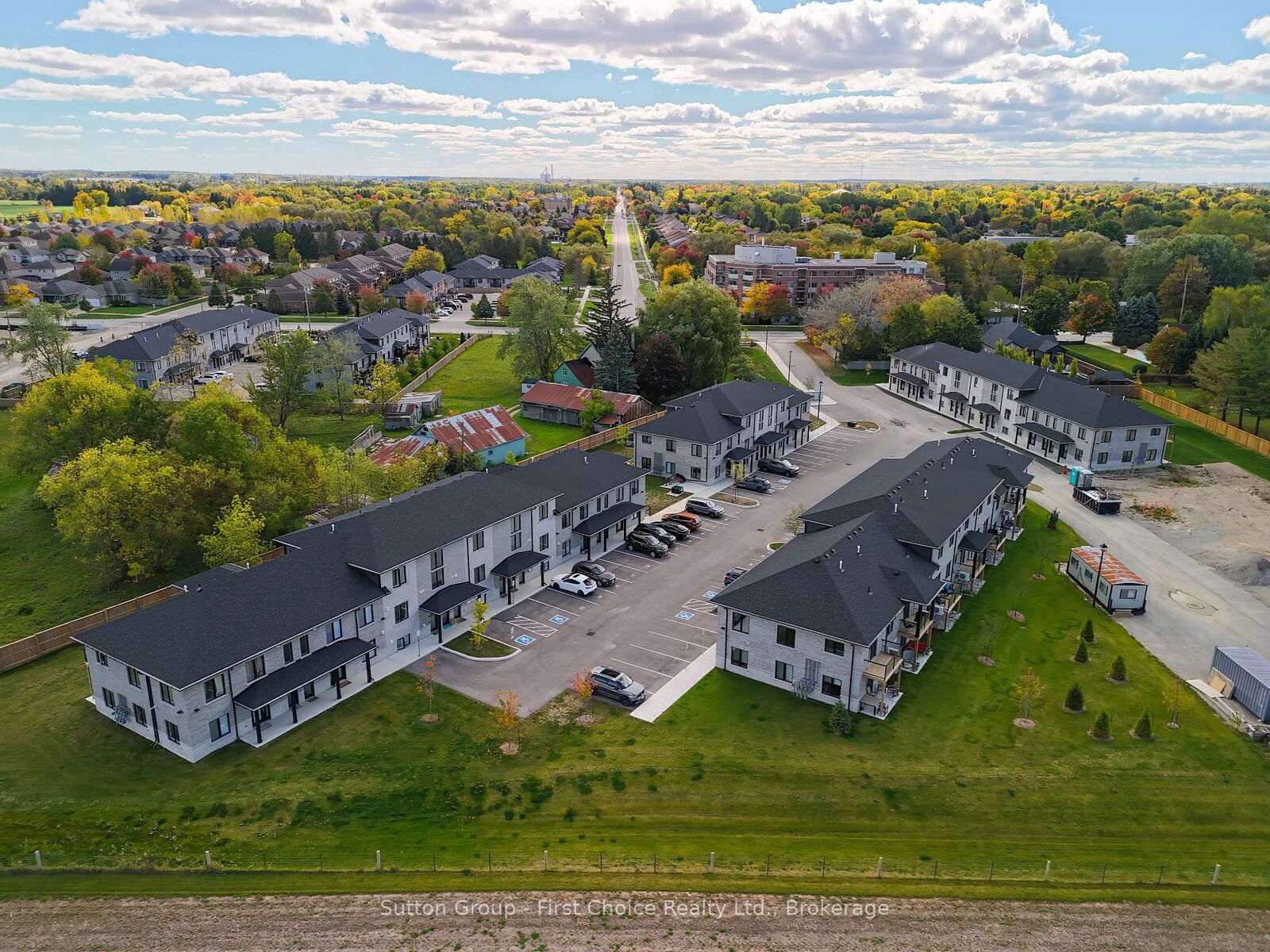 Property Photo: 3202 Vivian Line Unit 13 ON N5A 0K6