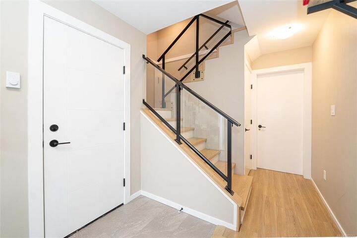 Property Photo: 50 King George St N #1 BC V0R 2G1