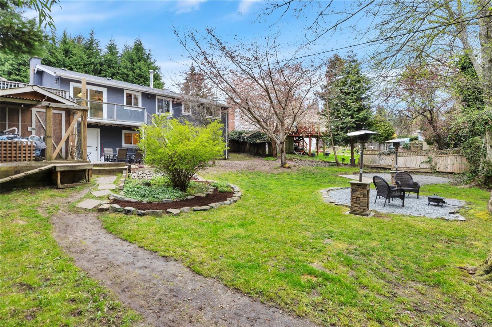 Property Photo:  3424 Hammond Bay Rd  BC V9T 1E6 