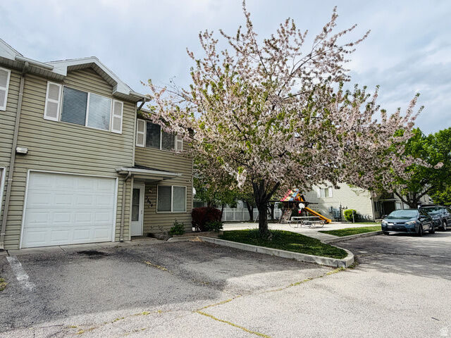 Property Photo: 3484 S 200 E UT 84115