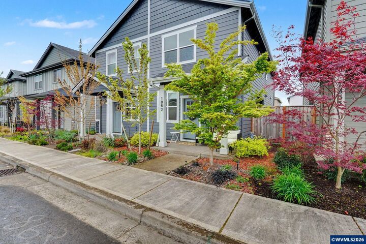 Property Photo:  1863 SE Mulberry Av  OR 97338 