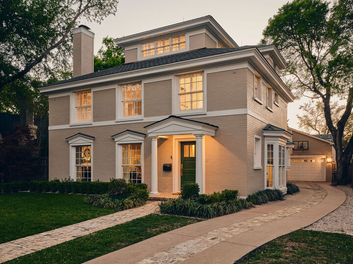 Property Photo: 2412 Jarratt Avenue TX 78703