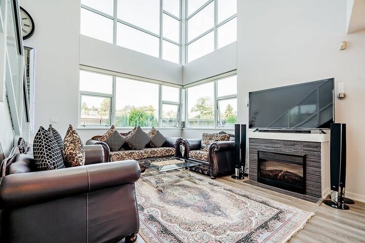 2225 Holdom Avenue 304 — photo 1