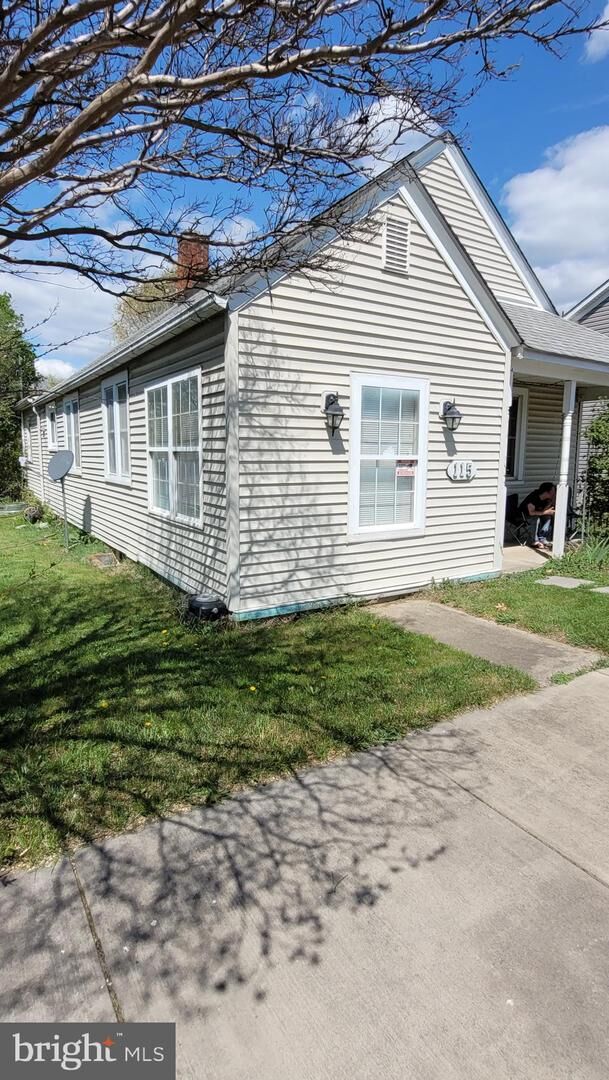 Property Photo: 115 S Purcell Avenue VA 22601