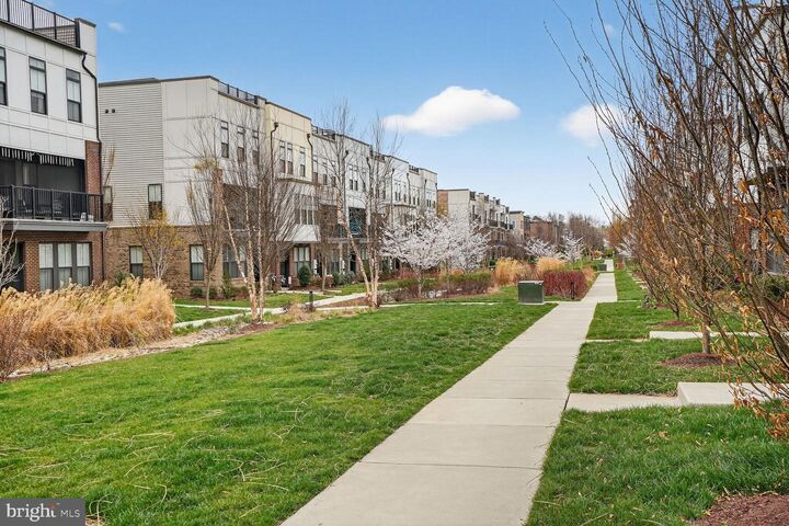 Property Photo: 23048 Lavallette Square VA 20148