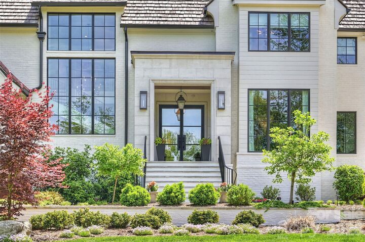 Property Photo: 1931 Shoreham Drive NC 28211