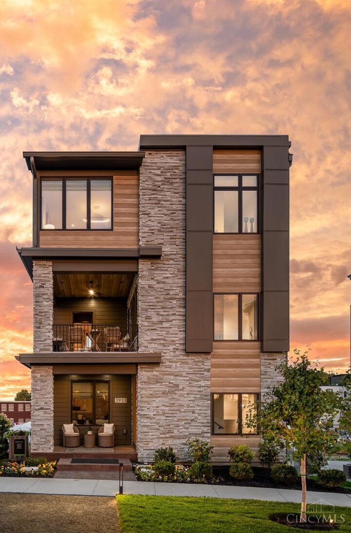 Property Photo:  2930 Three Oaks Lane  OH 45209 