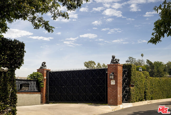 Property Photo:  12917 Galewood St  CA 91604 