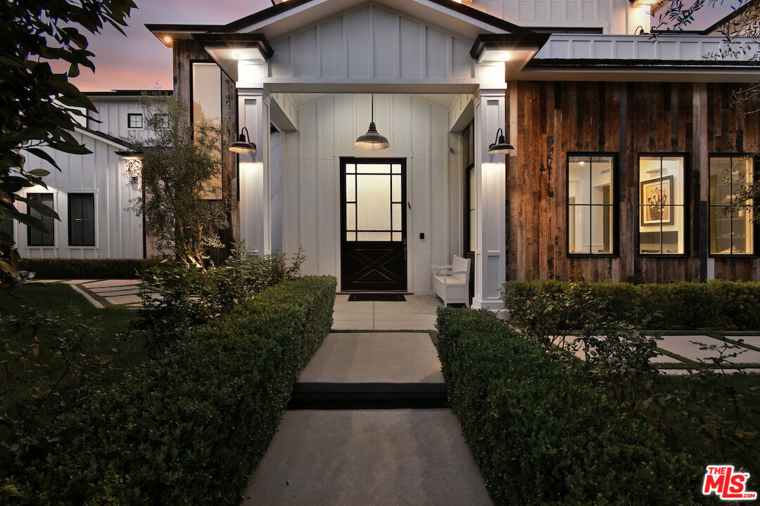 Property Photo:  17201 McCormick St  CA 91316 