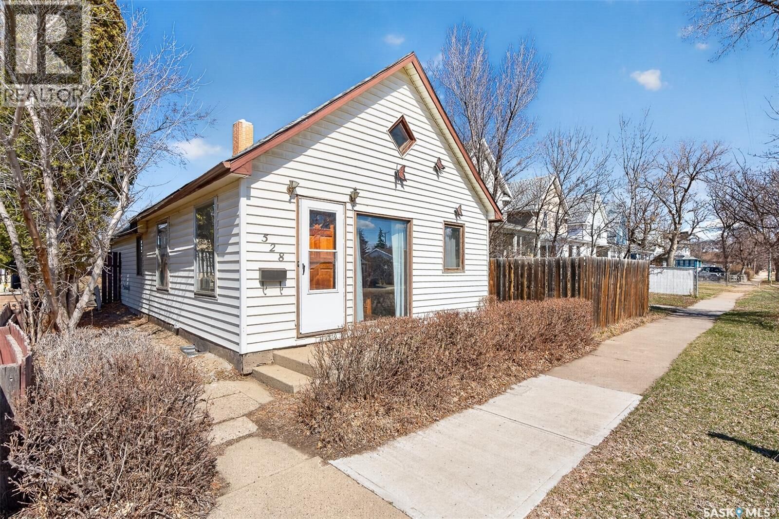 Property Photo:  528 Ominica Street E  SK S6H 0H3 