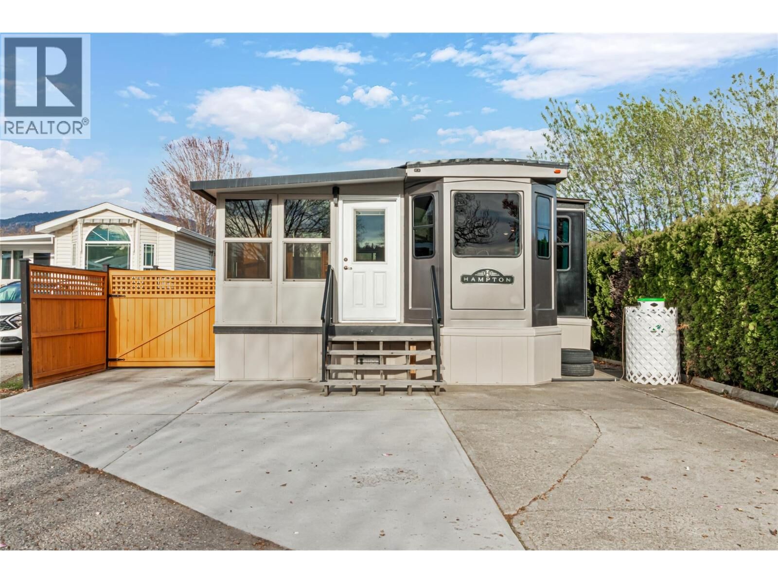 Property Photo: 415 Commonwealth Road 247 BC V4V 1P4