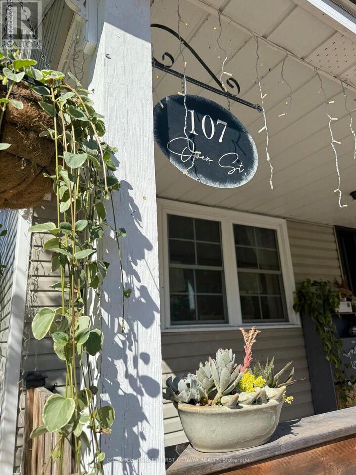 Property Photo:  107 Owen Street  ON K0G 1K0 