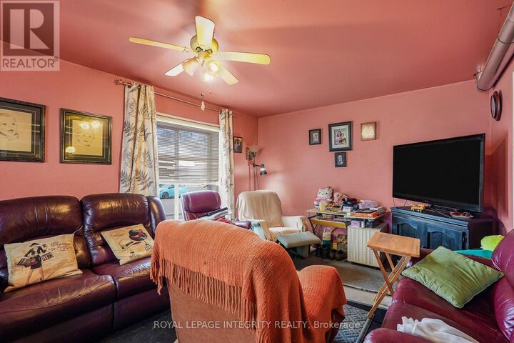 Property Photo: 259 Bishop Street North ON K0C 1A0