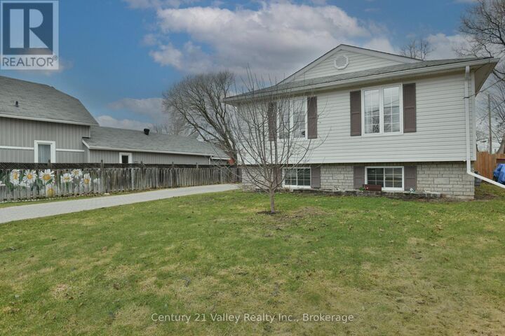 Property Photo:  99 Queen Street North  ON K7V 2A4 