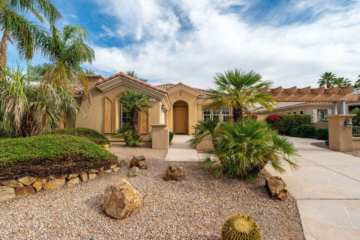 Property Photo:  2 Vista Mirage Way  CA 92270 