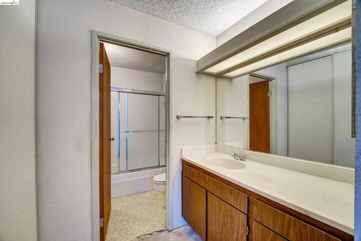 Property Photo:  555 Pierce St 520  CA 94706 