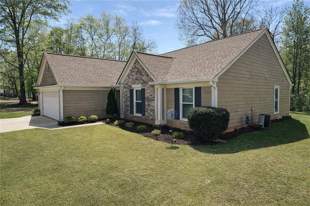 Property Photo:  3957 Wintersweet Drive  GA 30034 