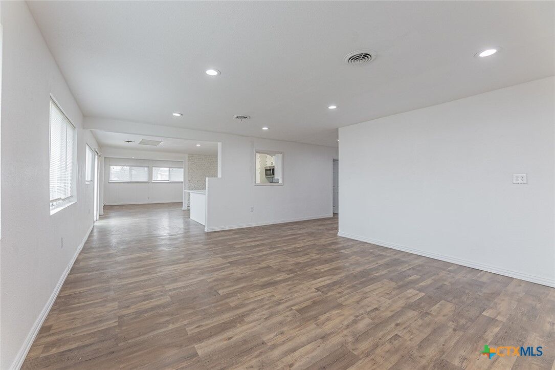 Property Photo:  1129 Chippendale Drive  TX 76549 