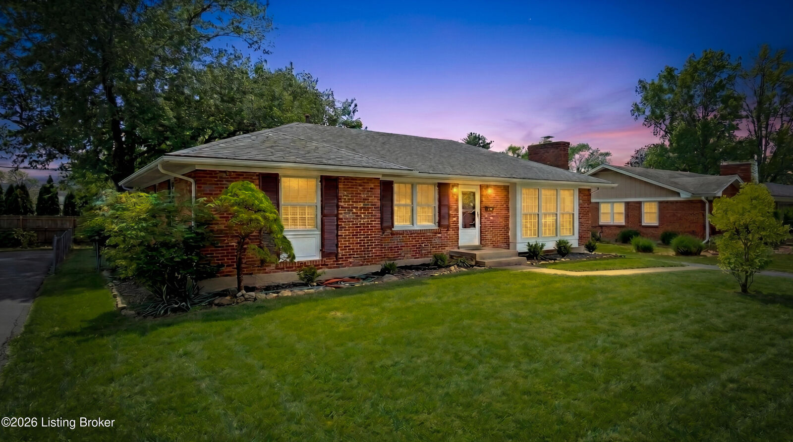 Property Photo:  7006 Dartmoor Dr  KY 40222 