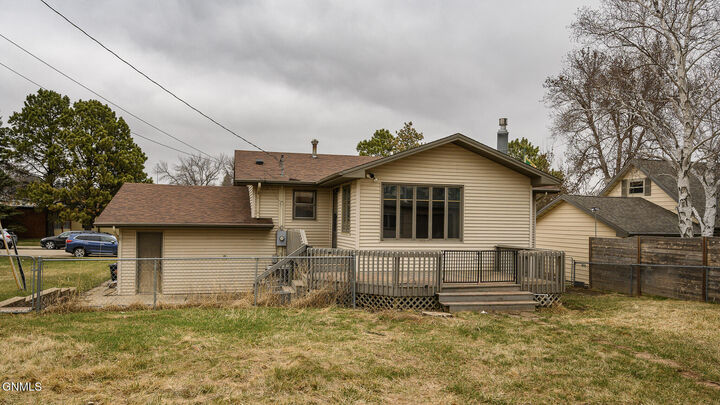 Property Photo:  609 14th Street NW  ND 58554 
