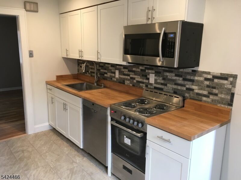 Property Photo:  6 Troy Dr 6D  NJ 07081 