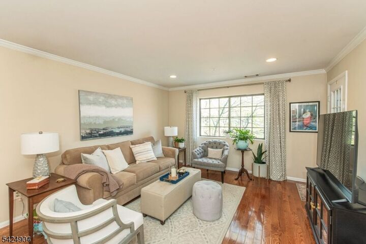 Property Photo:  802 Thoreau Ct  NJ 07430 