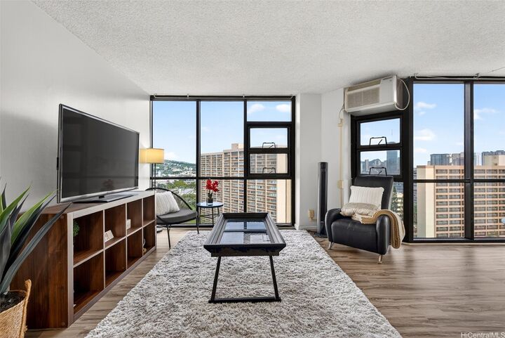 Property Photo:  930 Kaheka Street 1705  HI 96814 