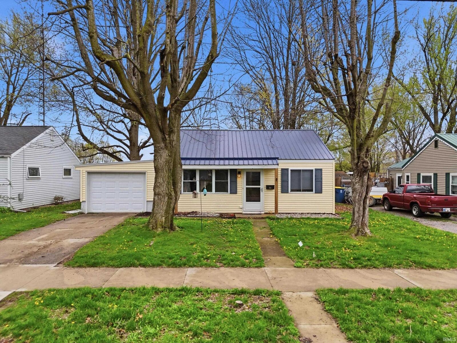 Property Photo:  611 E Randolph Street  IN 46703 