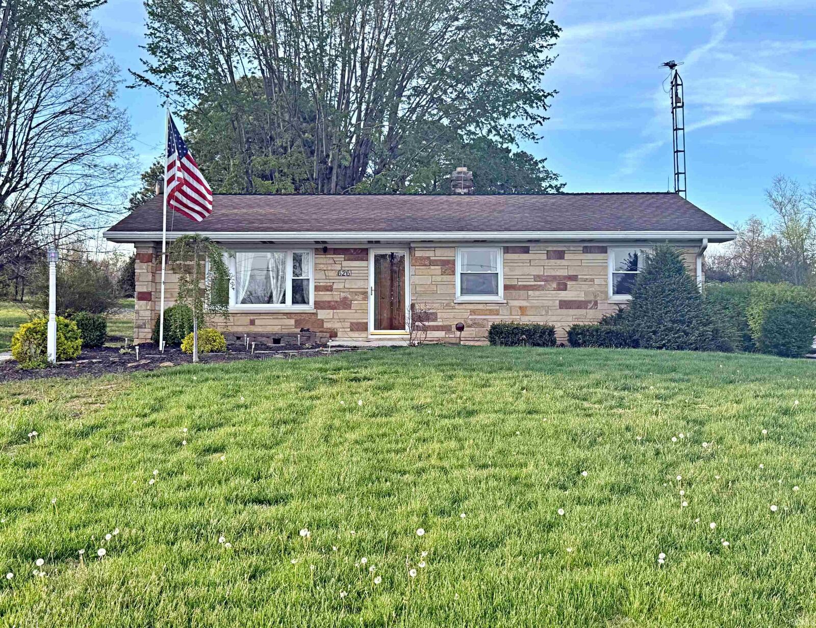 Property Photo: 626 E Elnora Street IN 47562