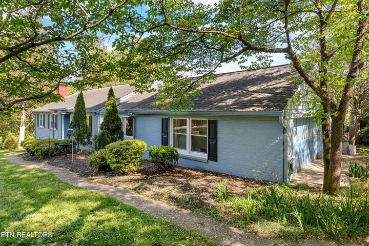 Property Photo:  5320 E Sunset Rd  TN 37914 