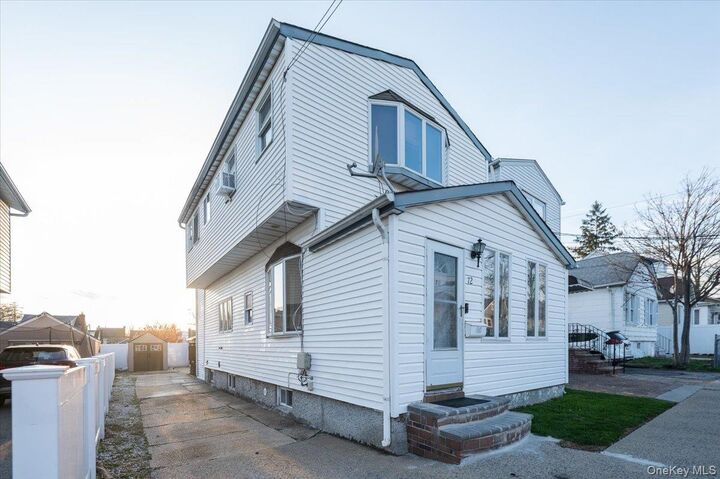 Property Photo:  72 Oakley Avenue  NY 11003 