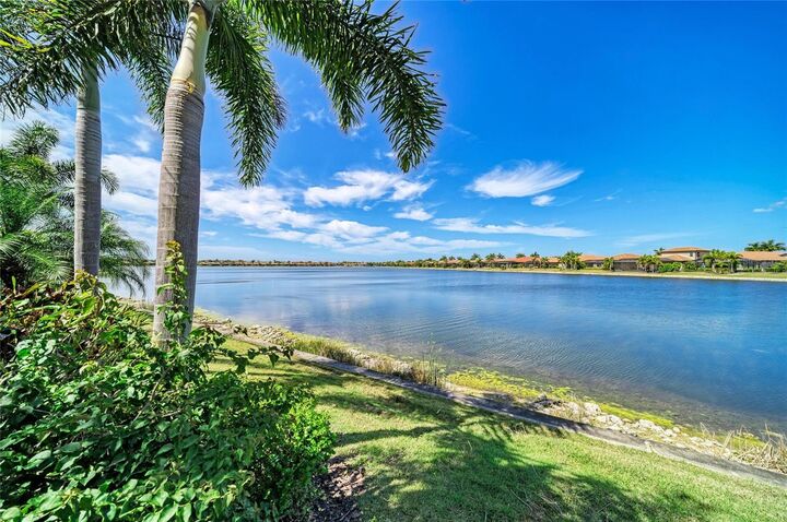 Property Photo:  352 Maraviya Boulevard  FL 34275 