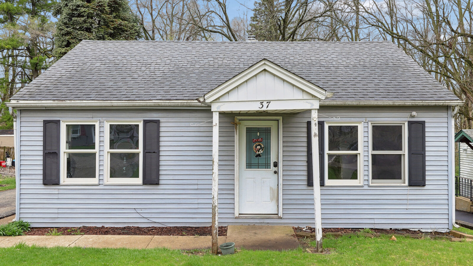 Property Photo:  37 John Street  IL 60014 