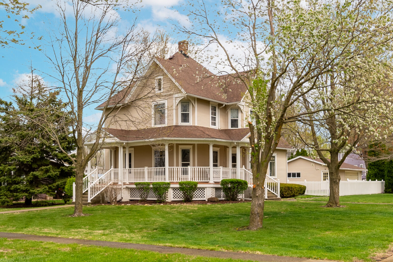 Property Photo: 408 W First North Street IL 61377
