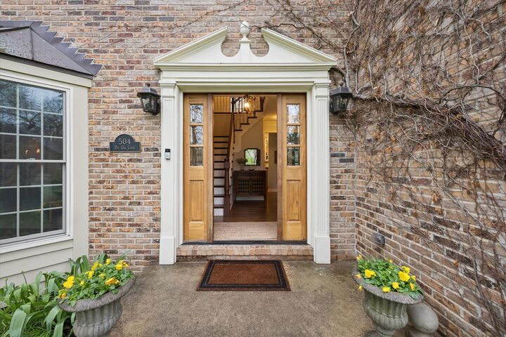 Property Photo:  504 Pin Oak Court  IL 60174 