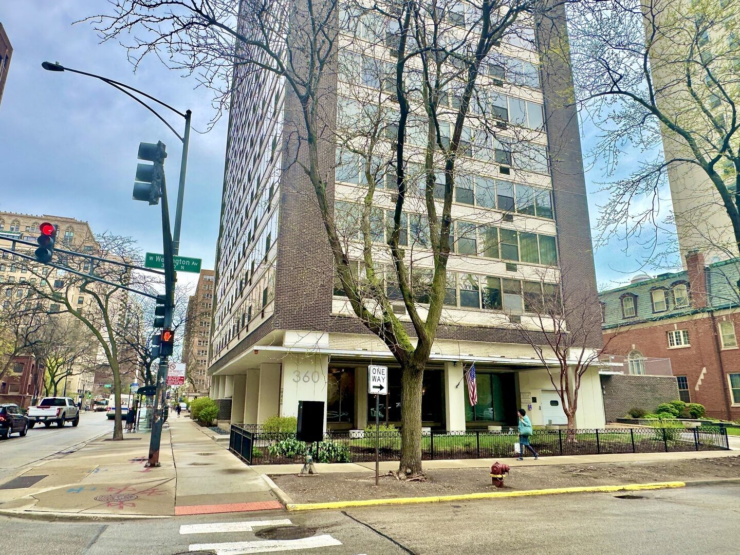 Property Photo:  360 W Wellington Avenue 15D  IL 60657 