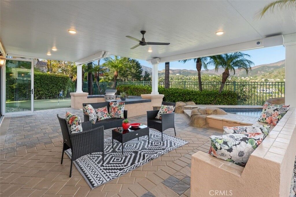 Property Photo:  6 Beaconsfield  CA 92679 