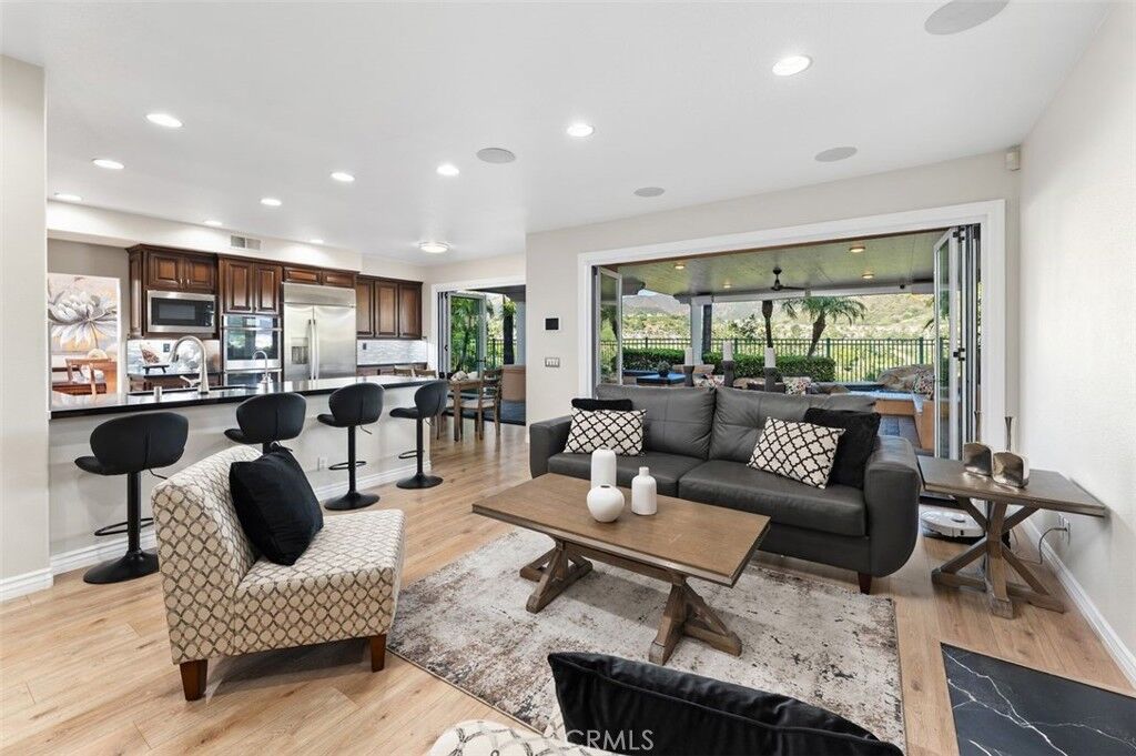 Property Photo:  6 Beaconsfield  CA 92679 