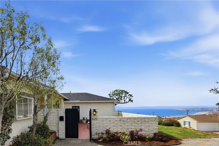 Property Photo:  420 Via Malaga  CA 90277 