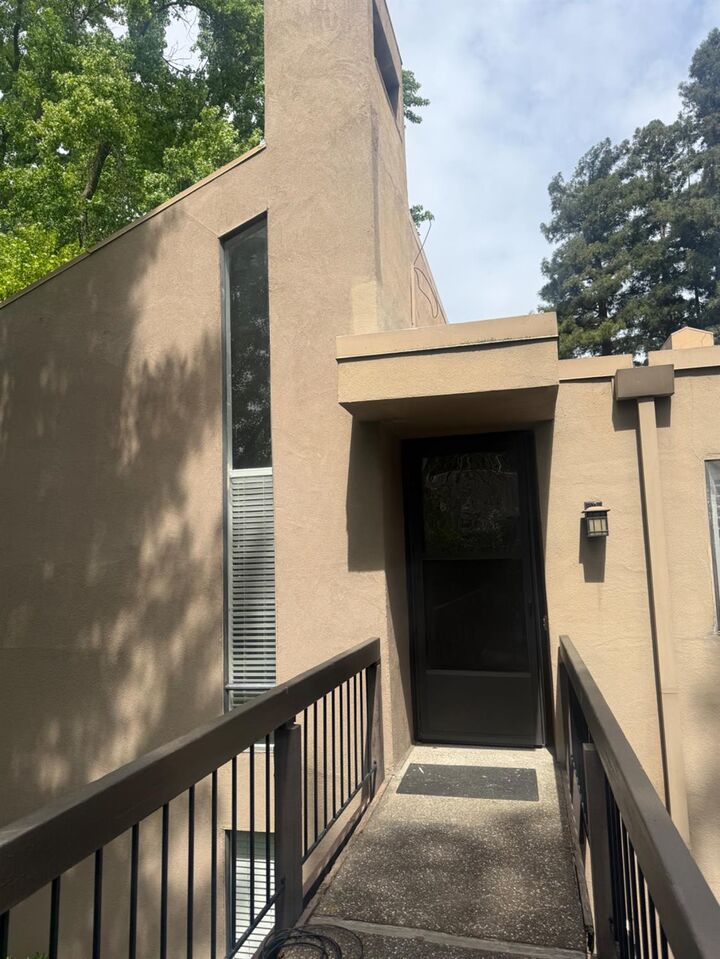 Property Photo: 871 Woodside Lane 6 CA 95825