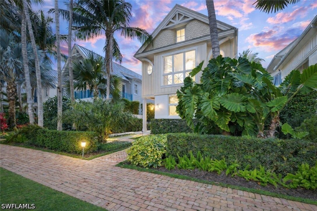 Property Photo:  42 6th Street S  FL 34102 