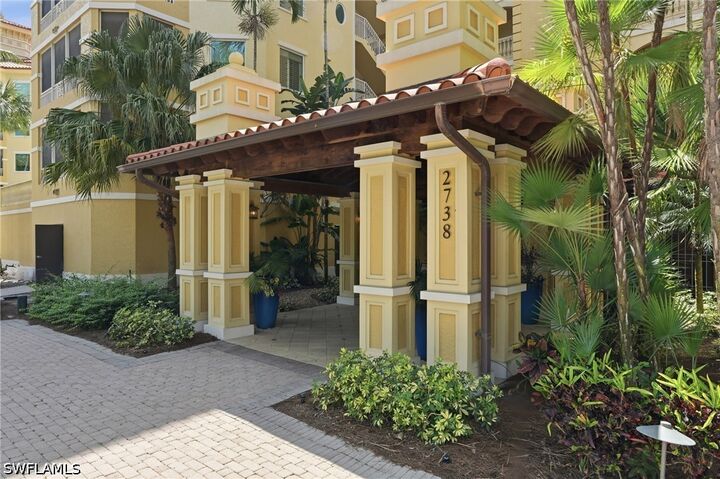 Property Photo:  2738 Tiburon Boulevard E B104  FL 34109 