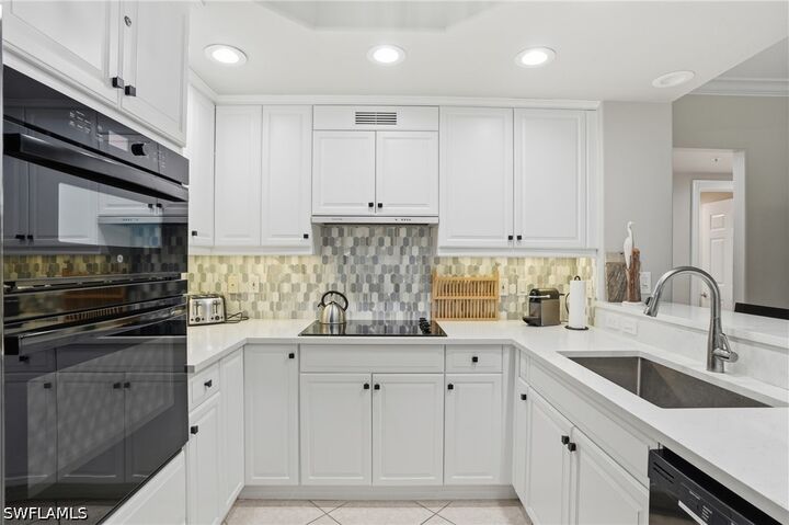 Property Photo: 2738 Tiburon Boulevard E B104 FL 34109