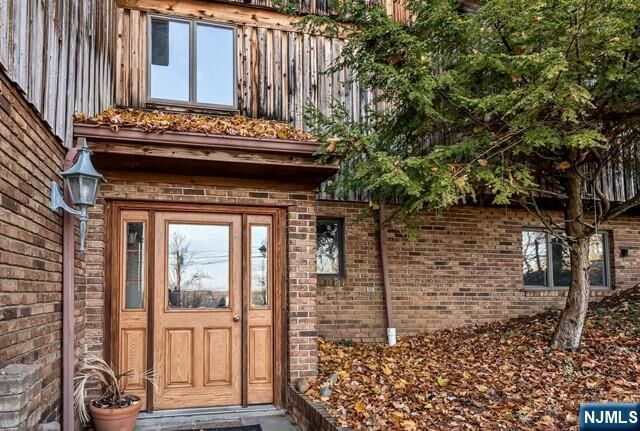 Property Photo:  40 Ridge Road 1  NJ 07450 