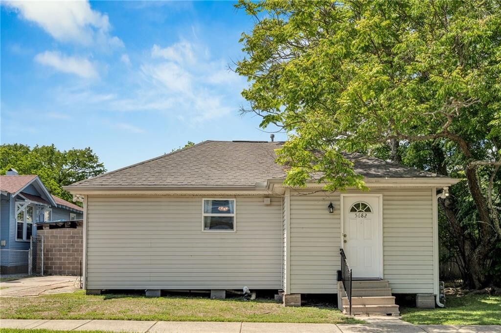 Property Photo:  5682 General Haig Street  LA 70124 