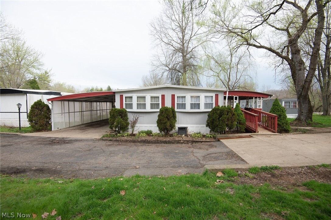 Property Photo:  29 Wilderness Court  OH 44481 