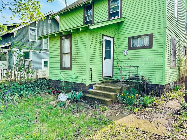 Property Photo:  4721 Topper Avenue  OH 44004 