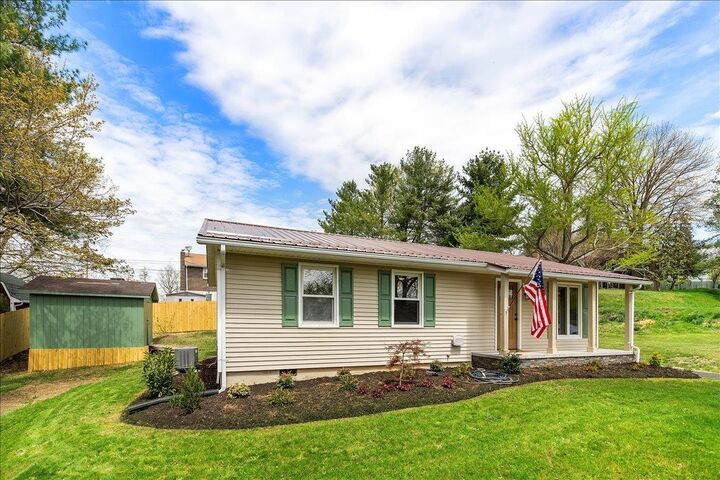 Property Photo:  490 Sunnyside Lane NE  VA 24073 