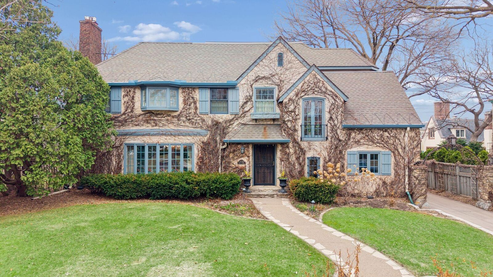 Property Photo:  1930 Knox Avenue S  MN 55403 